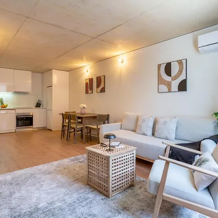 Apartment Premium With Garage By Hostwise